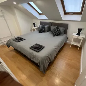 Cosy Penthouse Happily Sleeps Up To Five , Halifax United Kingdom